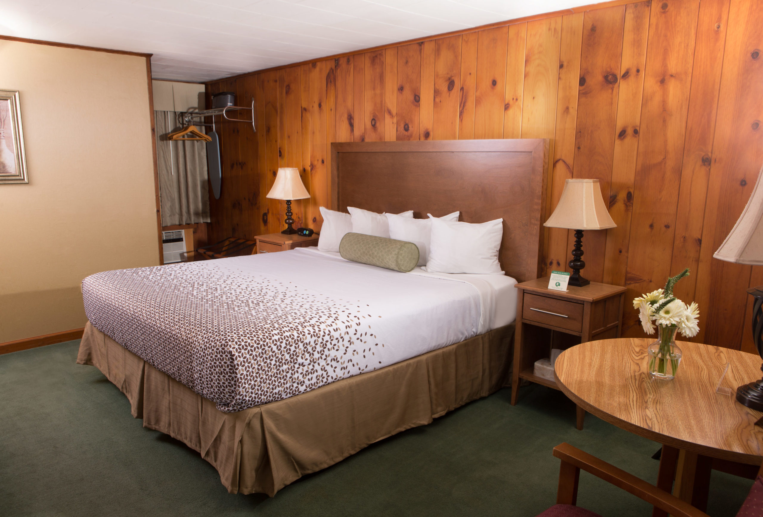 King Size Room at Knotty Pine Motel